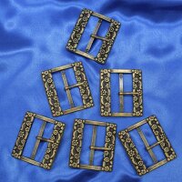 Metallschnalle und Karabiner