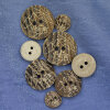 Trachtenknopf  in Holzoptik mit Muster - 12 bis 25mm