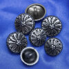 Metallknopf  mit Blumen - 15 bis 18mm