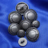 Trachtenknopf aus Metall. rund, altsilber, 8 bis 2mm