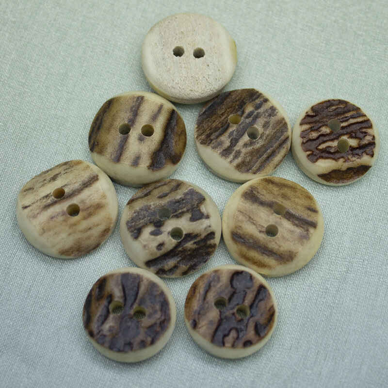 Trachtenknopf  in Holzoptik, 18 bis 20mm