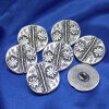 Trachtenknopf mit Edelweiß. rund, altsilber, 25 mm