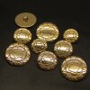 Metallknopf mit Muster, gold, 15 bis 22 mm